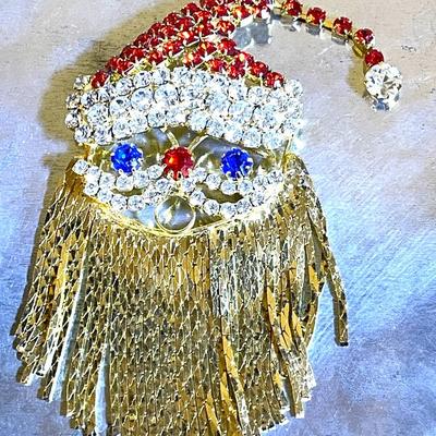 32.  LARGE SANTA FACE CHRISTMAS PIN GOLD FRINGE BEARD