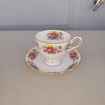FOLEY BONE CHINA CUPS AND SAUCERS MADE IN ENGLAND