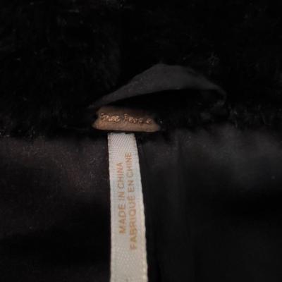 500 Ladies FREE PEOPLE Faux Fur Double Breasted Jacket