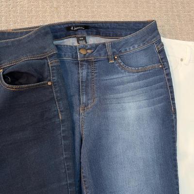 516 Lot of Four D.JEANS Stretch Button Front Denim Jeans