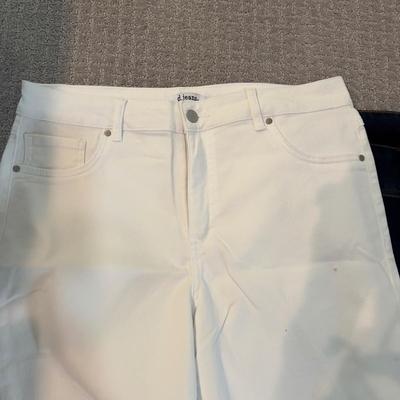 516 Lot of Four D.JEANS Stretch Button Front Denim Jeans