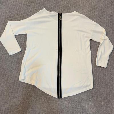 519 Three Piece Set of SOFT SURROUNDINGS Pants and White Zipper Back Tunic