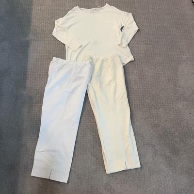519 Three Piece Set of SOFT SURROUNDINGS Pants and White Zipper Back Tunic