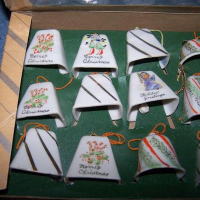 LOT 135  GREAT VINTAGE MID CENTURY CHRISTMAS BELLS in  BOX BLUME NY/JAPAN..
