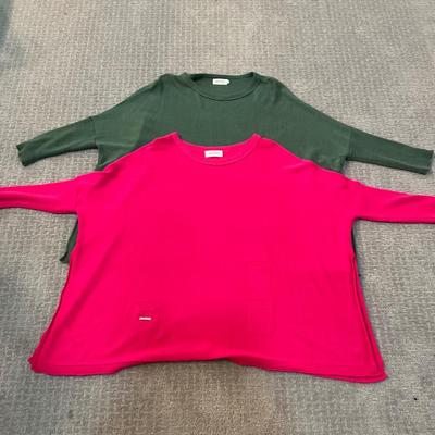 528 Pair of MER SEA Pull over Knit Tops