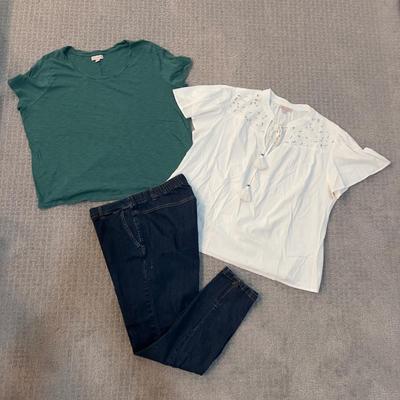 531 Knox Rose Green and White Top with MASAI Pull on Denim