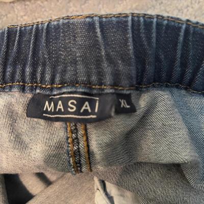 531 Knox Rose Green and White Top with MASAI Pull on Denim