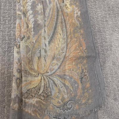 537 Lot of Various Colors of Scarves