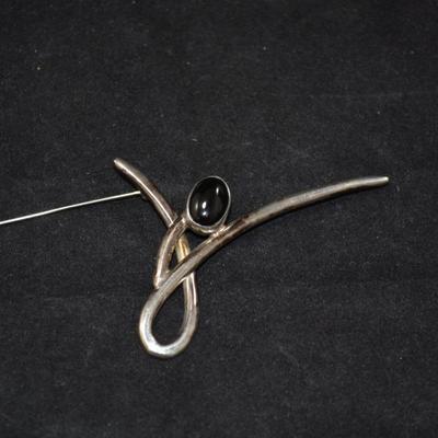 Graceful 925 Sterling Silver Brooch with Onyx 13.1g