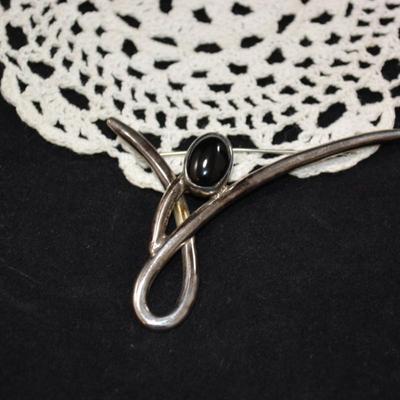 Graceful 925 Sterling Silver Brooch with Onyx 13.1g