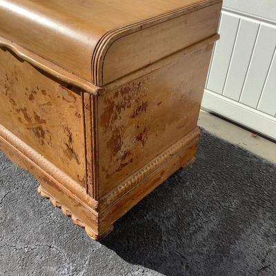 Hope/cedar chest with casters, Ross Sweetheart Cedar Chest, Ed Roos Co, Forest Park, Il 46"L 18'W 24"H