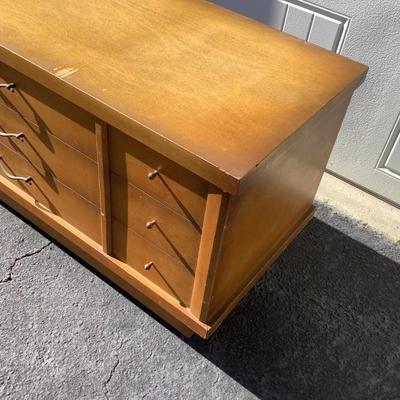 Lane Cedar Chest Mid-Century look with casters, 20"H 43"W 17"depth