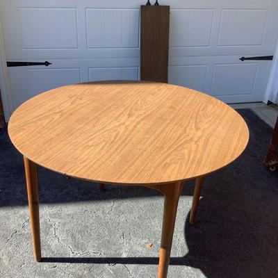 Wooden round table with vinyl top 30
