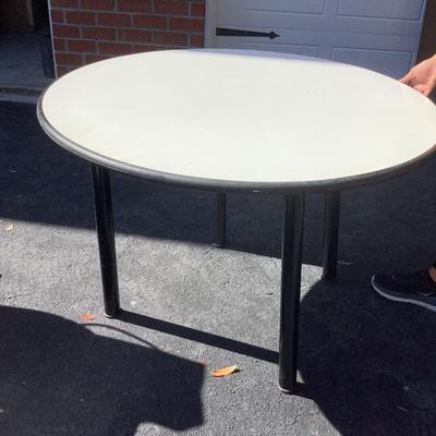 Black & White round table plastic covered, metal legs with plastic base, 27