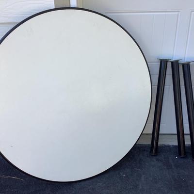 Black & White round table plastic covered, metal legs with plastic base, 27