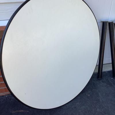 Black & White round table plastic covered, metal legs with plastic base, 27