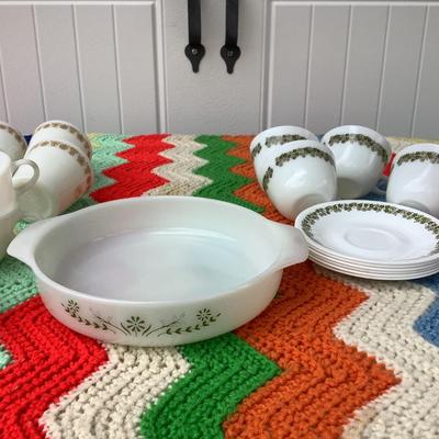 Vintage Pyrex & Corelle lot -milk glass Harvest Gold