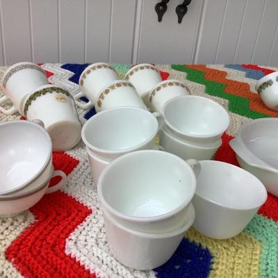 Vintage Pyrex & Corelle lot -milk glass Harvest Gold