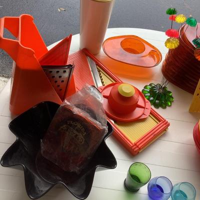 Florida coasters, mandolin, food baskets, mustard & ketchup pourers, shaker, glasses- 31 pieces