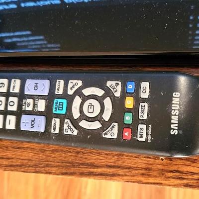 Lot #55  Samsung F5 Tv with Remote
