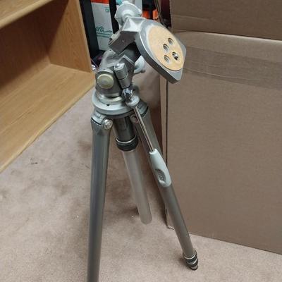 TRIPOD FOR MANY POSITIONS