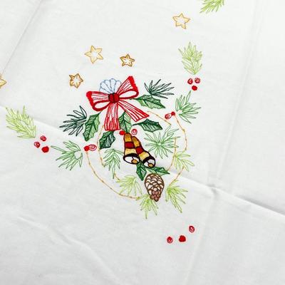 Hand Made Embroidered Christmas Table Topper ~ With Four (4) Napkins ~ Set Of Two (2)
