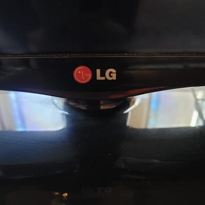 44" LG Smart TV with Remote (SR-CE)