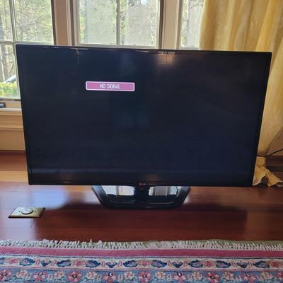 44" LG Smart TV with Remote (SR-CE)