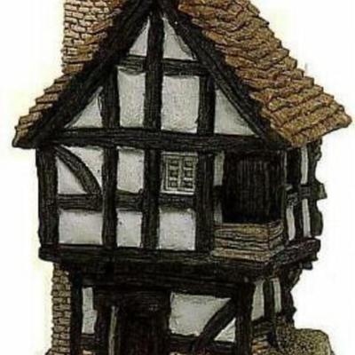 David White Spinners Cottage with Box and Coa