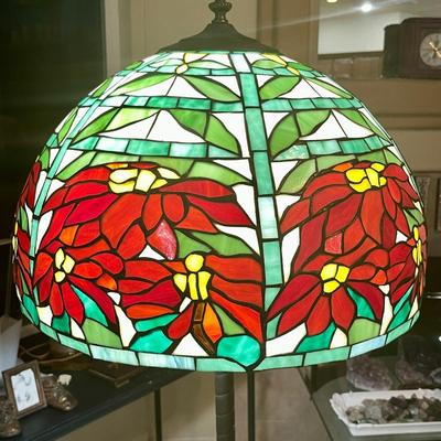 46.  VINTAGE TIFFANY STYLE FLOOR LAMP POINSETTIA  STAINED GLASS SHADE