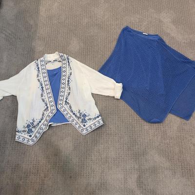 560 J.Jill Blue Linen Slong Sleeve with Eyelet Top and Floral Cover Up with Blue Tank Top