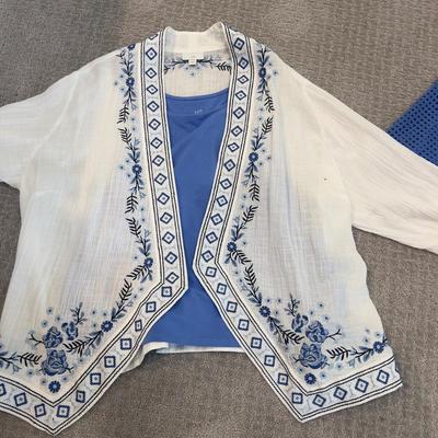 560 J.Jill Blue Linen Slong Sleeve with Eyelet Top and Floral Cover Up with Blue Tank Top