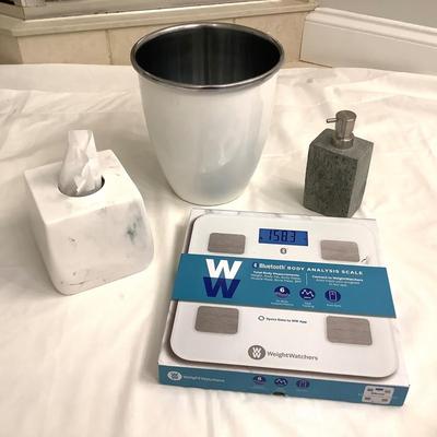 638 Bluetooth Weight Watcher Scale & Bathroom Items