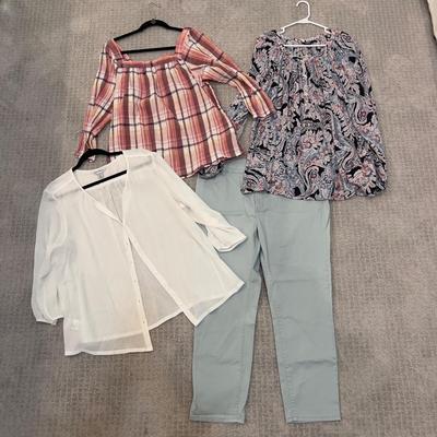 584 Ladies Buffalo- David Bitten, Chaps, Tommy Bahama Lot