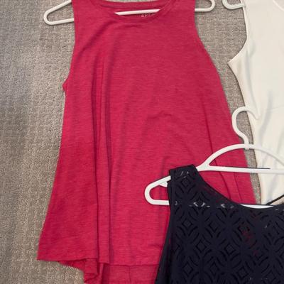 588 Lot of APT 9 & LOFT Tank Tops
