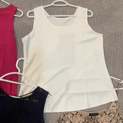 588 Lot of APT 9 & LOFT Tank Tops