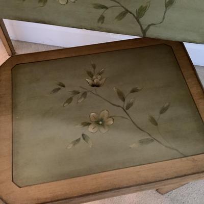 644 Floral Vanity & Matching Stool