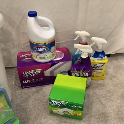 648 Laundry Basket & Swiffer Supply Lot