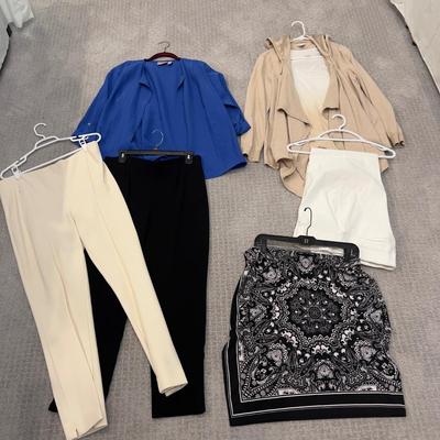 597 Chico's Pant Sets Size 2