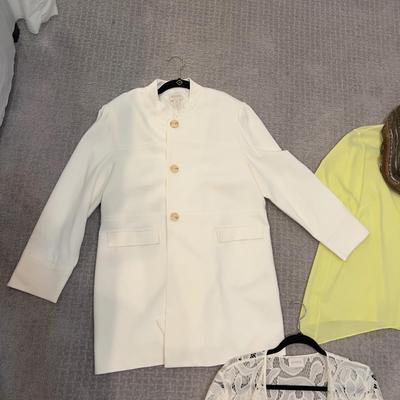 600 Chico's Jacket with Pullover/ Wraps Size 3