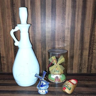 COLLECTIBLES AND KNICK KNACKS