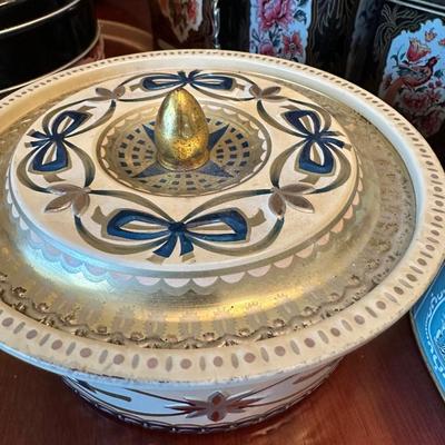 collectable tin lot
