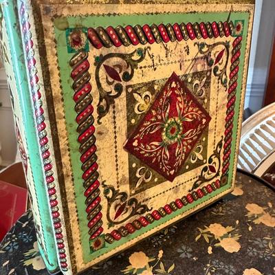 collectable tin lot