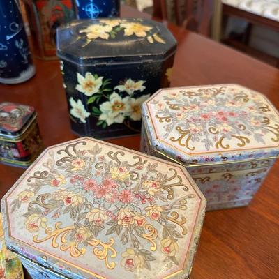 collectable tin lot