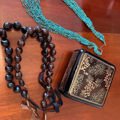 costumre jewelry/box