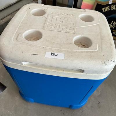 igloo ice cube rolling cooler 