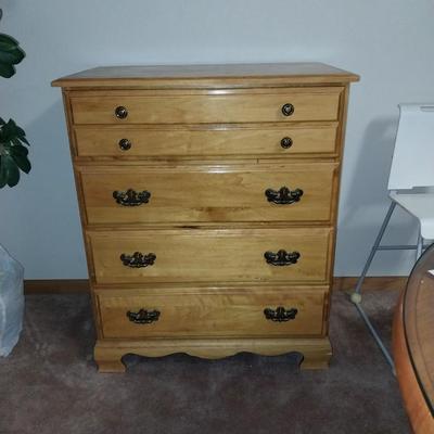4 DRAWER CHEST OF DRAWERS WITH IRON PULLS