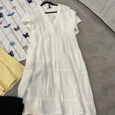 615 H&M , Saks Fifth Ave, Universal, Ladies Dress Lot with Straw Hat