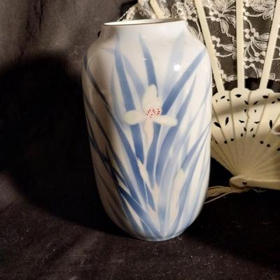 BEAUTIFUL ASIAN STYLE TEAPOT WITH BAMBOO HANDLE-VASE AND HANDFAN
