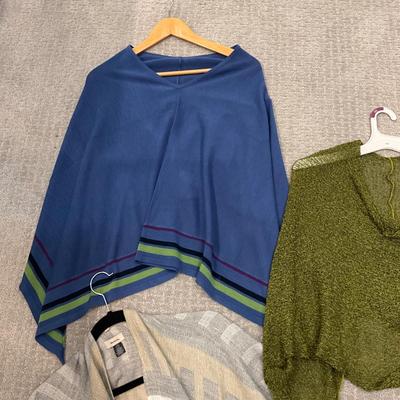 618 Lot of 5 Pull over Shawls/ Wraps